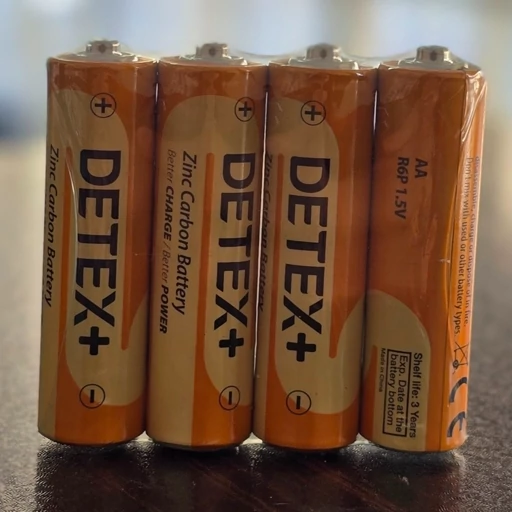 باطری قلمی کربنی DETEX مدل AA R6P 1.5V – بسته 4 عددی